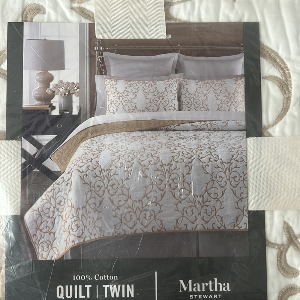 Martha Stewart Quilt - Picture 6 of 6